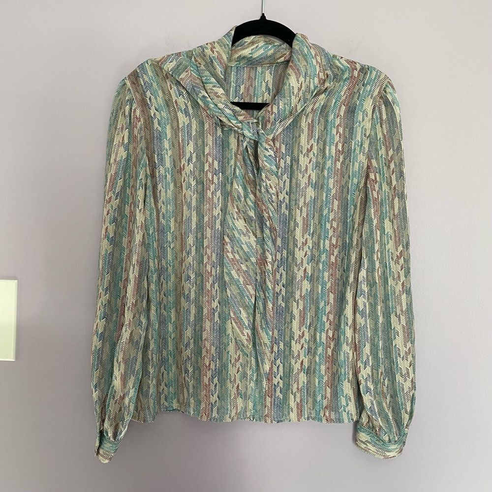Petite Illustrations Vintage Long Sleeve Patterned Blouse Blue size 8 in Blue